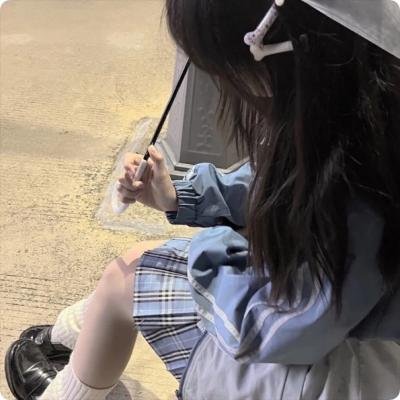 闭上眼睛活着很容易
